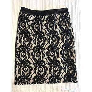 Ann Taylor Black & Cream Lace Pencil Skirt Size 2P